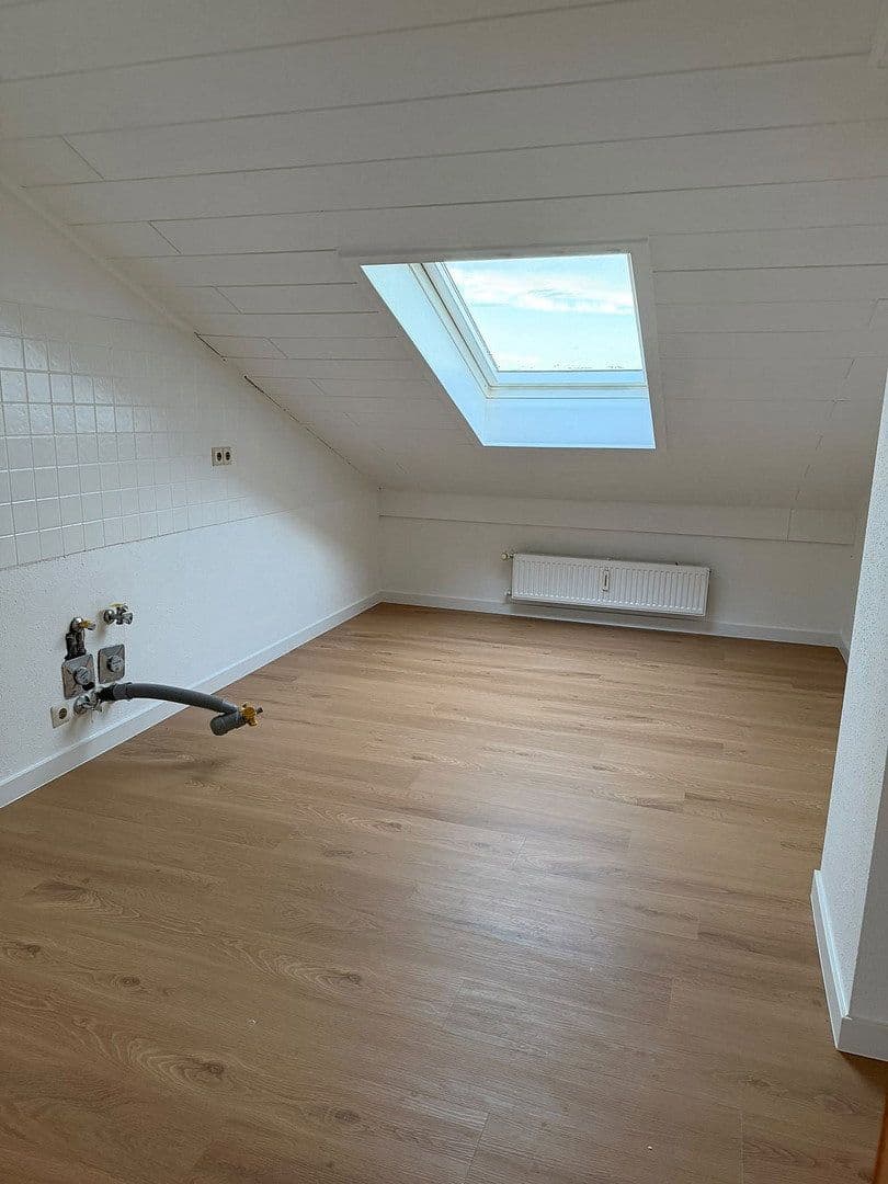 Prenájom bytu 4-izbový 115 m², Brühl, Bádensko-Wurttembersko Prenájom bytu 4-izbový 115 m², Brühl, Bádensko-Wurttembersko