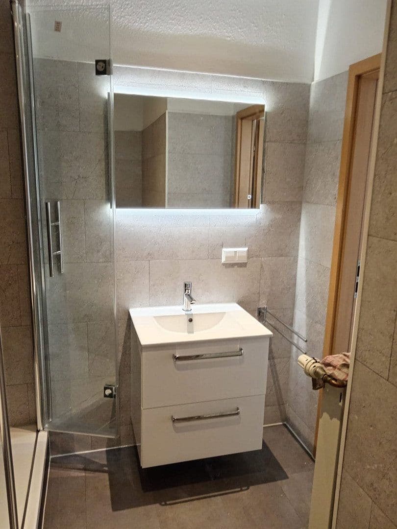 Prenájom bytu 4-izbový 97 m², Marienberger Straße 18, Chemnitz, Sasko Prenájom bytu 4-izbový 97 m², Marienberger Straße 18, Chemnitz, Sasko