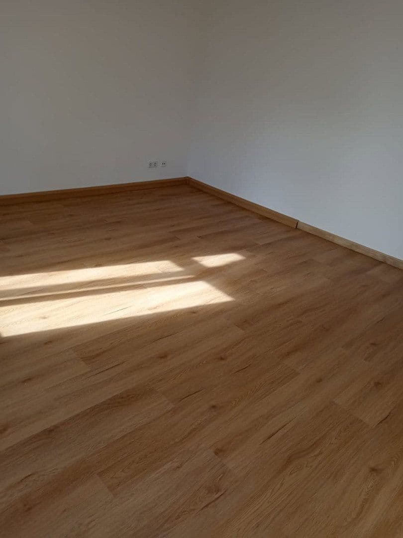 Prenájom bytu 4-izbový 97 m², Marienberger Straße 18, Chemnitz, Sasko Prenájom bytu 4-izbový 97 m², Marienberger Straße 18, Chemnitz, Sasko