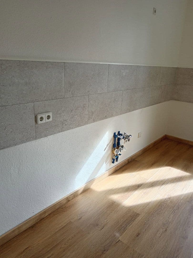 Prenájom bytu 4-izbový 97 m², Marienberger Straße 18, Chemnitz, Sasko Prenájom bytu 4-izbový 97 m², Marienberger Straße 18, Chemnitz, Sasko