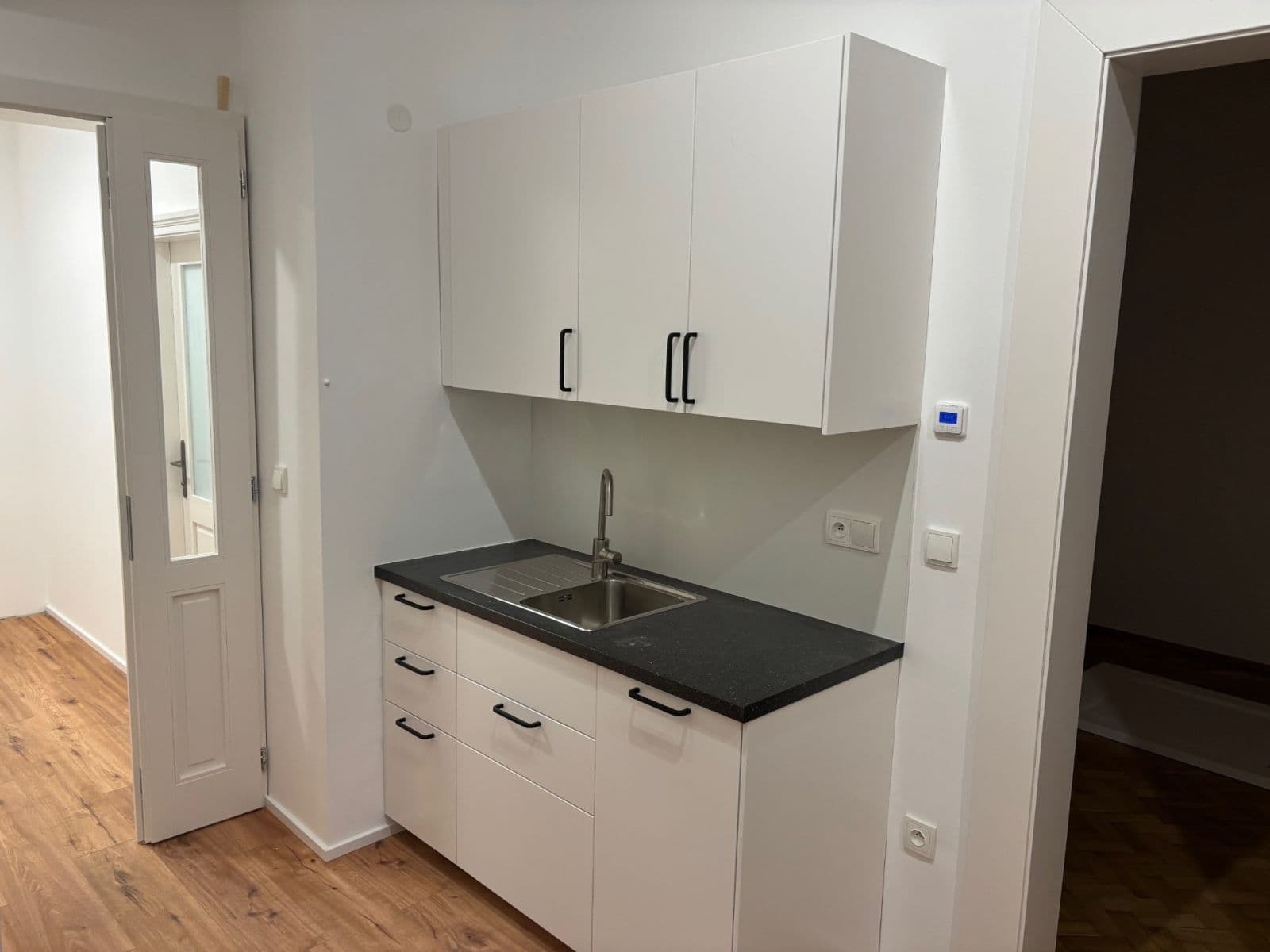 Prenájom bytu 1-izbový 40 m², Italská, Praha, Praha Prenájom bytu 1-izbový 40 m², Italská, Praha, Praha
