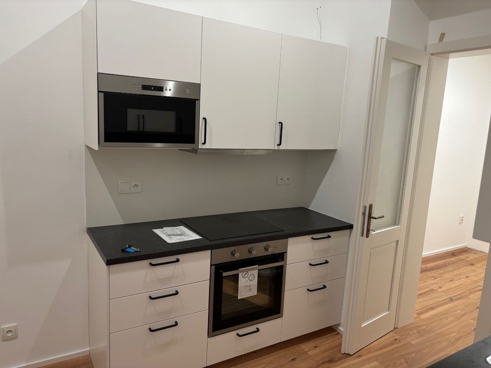 Prenájom bytu 1-izbový 40 m², Italská, Praha, Praha Prenájom bytu 1-izbový 40 m², Italská, Praha, Praha