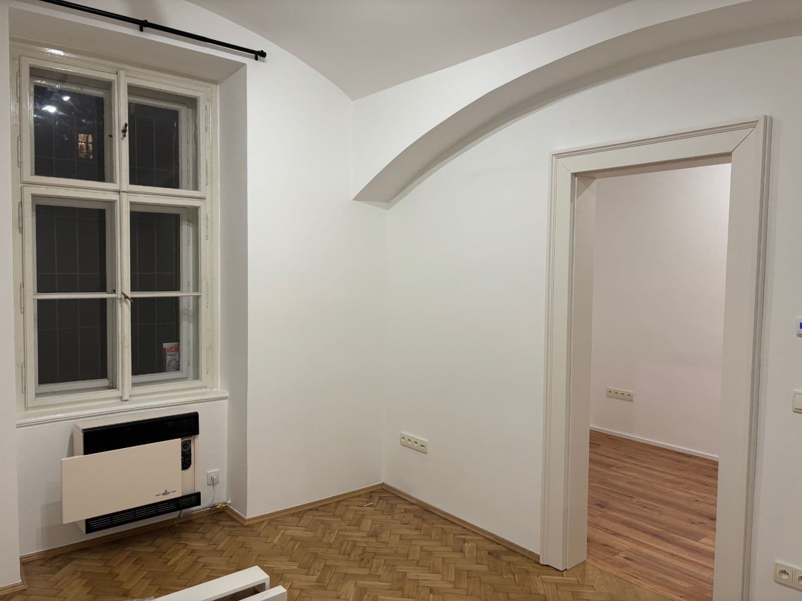 Prenájom bytu 1-izbový 40 m², Italská, Praha, Praha Prenájom bytu 1-izbový 40 m², Italská, Praha, Praha