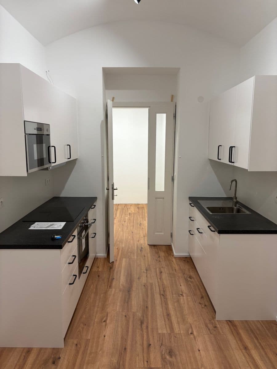Prenájom bytu 1-izbový 40 m², Italská, Praha, Praha Prenájom bytu 1-izbový 40 m², Italská, Praha, Praha