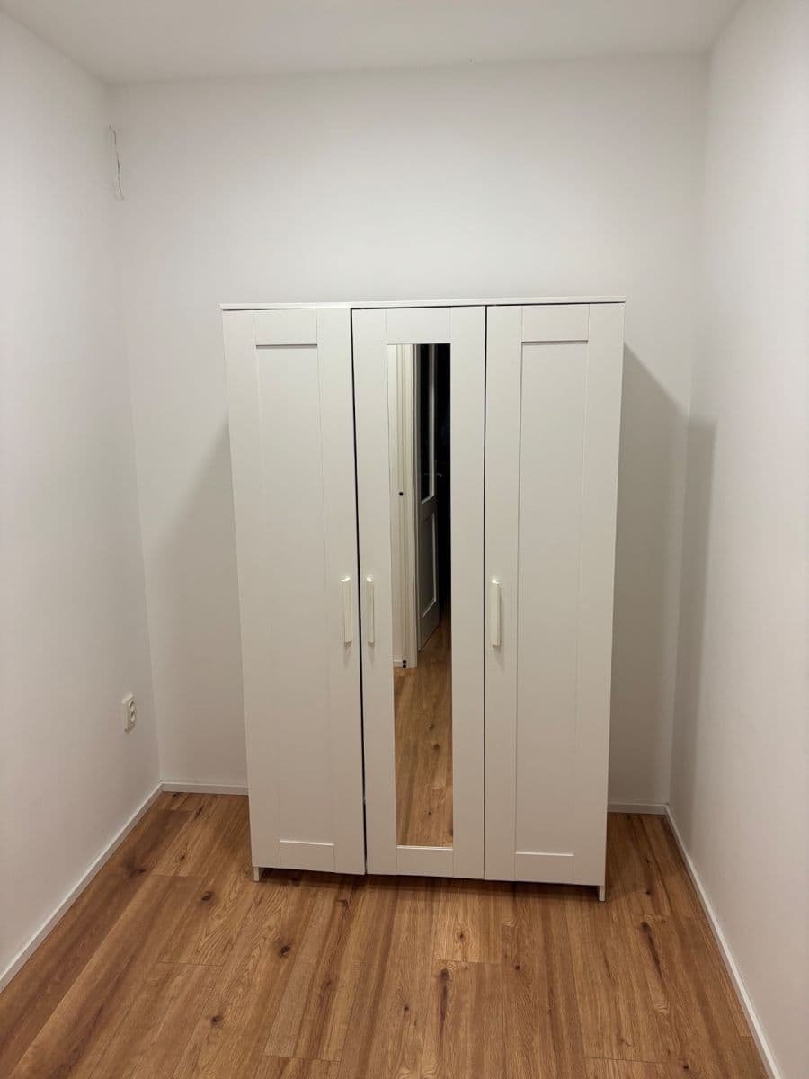 Prenájom bytu 1-izbový 40 m², Italská, Praha, Praha Prenájom bytu 1-izbový 40 m², Italská, Praha, Praha