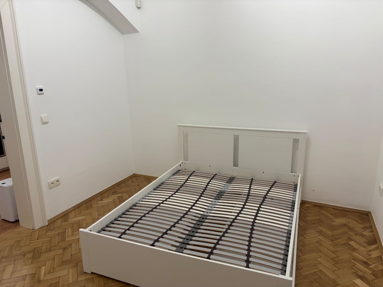 Prenájom bytu 1-izbový 40 m², Italská, Praha, Praha Prenájom bytu 1-izbový 40 m², Italská, Praha, Praha
