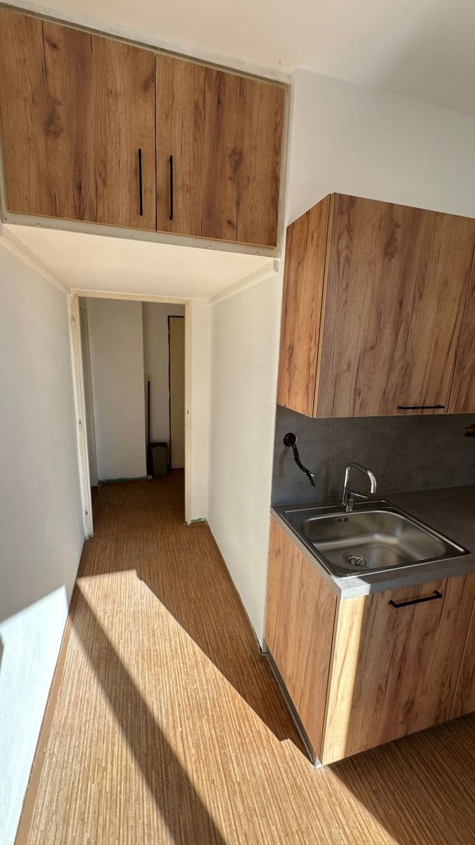 Prenájom bytu 2-izbový 70 m², nábřeží T. G. Masaryka, Rakovník, Středočeský kraj Prenájom bytu 2-izbový 70 m², nábřeží T. G. Masaryka, Rakovník, Středočeský kraj