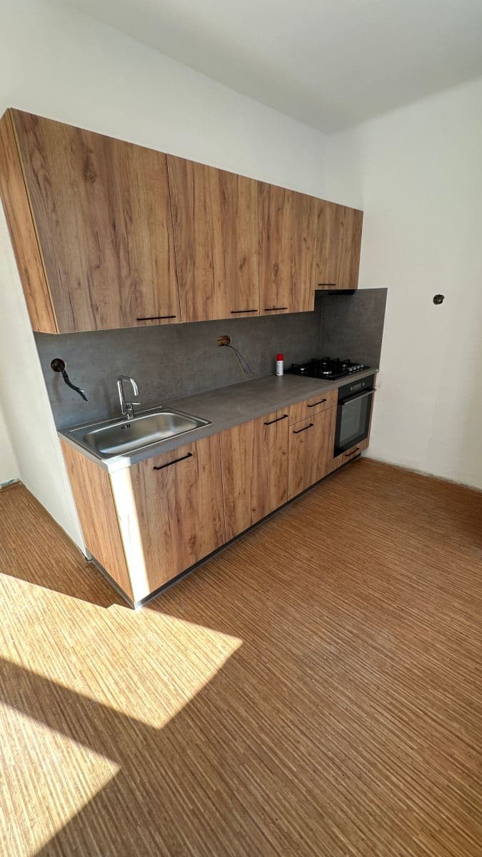 Prenájom bytu 2-izbový 70 m², nábřeží T. G. Masaryka, Rakovník, Středočeský kraj Prenájom bytu 2-izbový 70 m², nábřeží T. G. Masaryka, Rakovník, Středočeský kraj