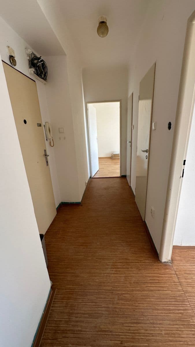 Prenájom bytu 2-izbový 70 m², nábřeží T. G. Masaryka, Rakovník, Středočeský kraj Prenájom bytu 2-izbový 70 m², nábřeží T. G. Masaryka, Rakovník, Středočeský kraj