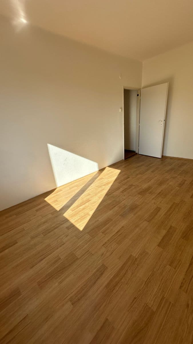 Prenájom bytu 2-izbový 70 m², nábřeží T. G. Masaryka, Rakovník, Středočeský kraj Prenájom bytu 2-izbový 70 m², nábřeží T. G. Masaryka, Rakovník, Středočeský kraj