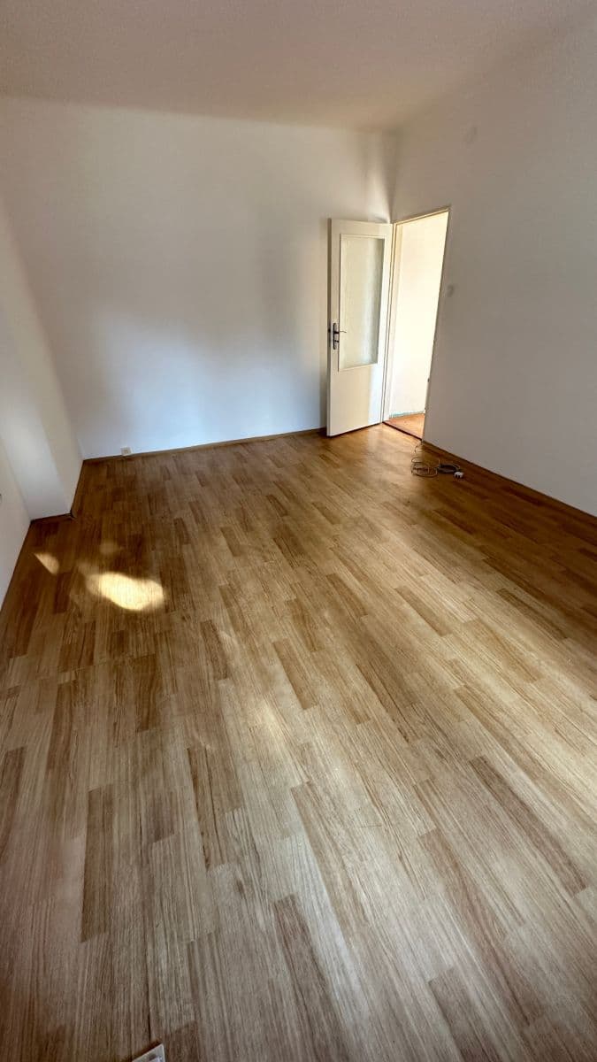 Prenájom bytu 2-izbový 70 m², nábřeží T. G. Masaryka, Rakovník, Středočeský kraj Prenájom bytu 2-izbový 70 m², nábřeží T. G. Masaryka, Rakovník, Středočeský kraj