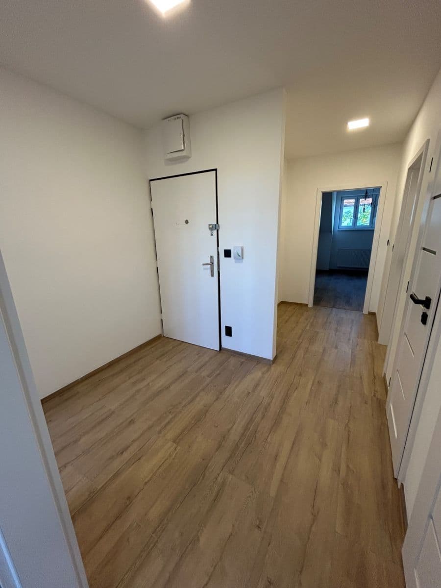 Prenájom bytu 3-izbový 77 m², Baarova, Praha, Praha Prenájom bytu 3-izbový 77 m², Baarova, Praha, Praha