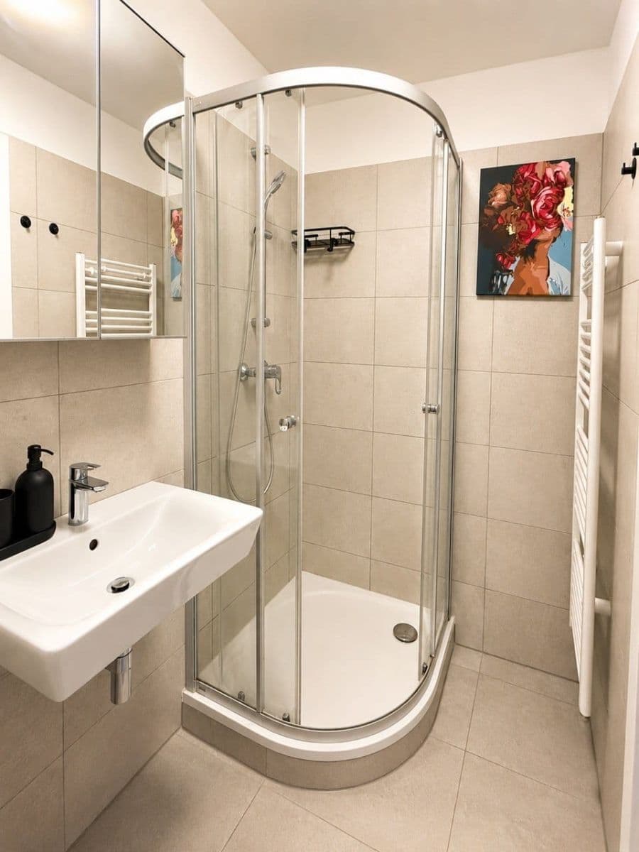 Prenájom bytu 1-izbový 38 m², Choceradská, Praha, Praha Prenájom bytu 1-izbový 38 m², Choceradská, Praha, Praha