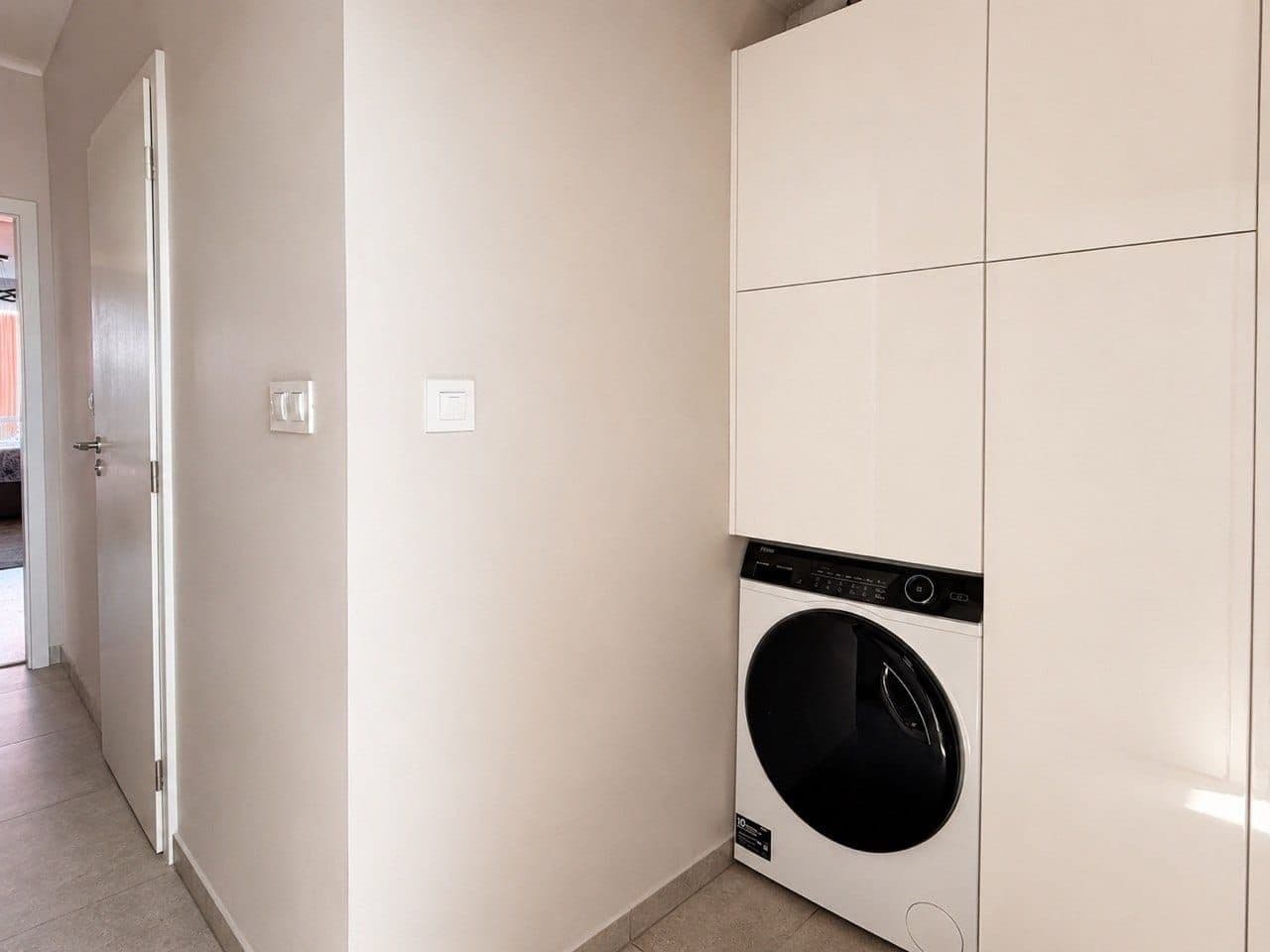 Prenájom bytu 1-izbový 38 m², Choceradská, Praha, Praha Prenájom bytu 1-izbový 38 m², Choceradská, Praha, Praha