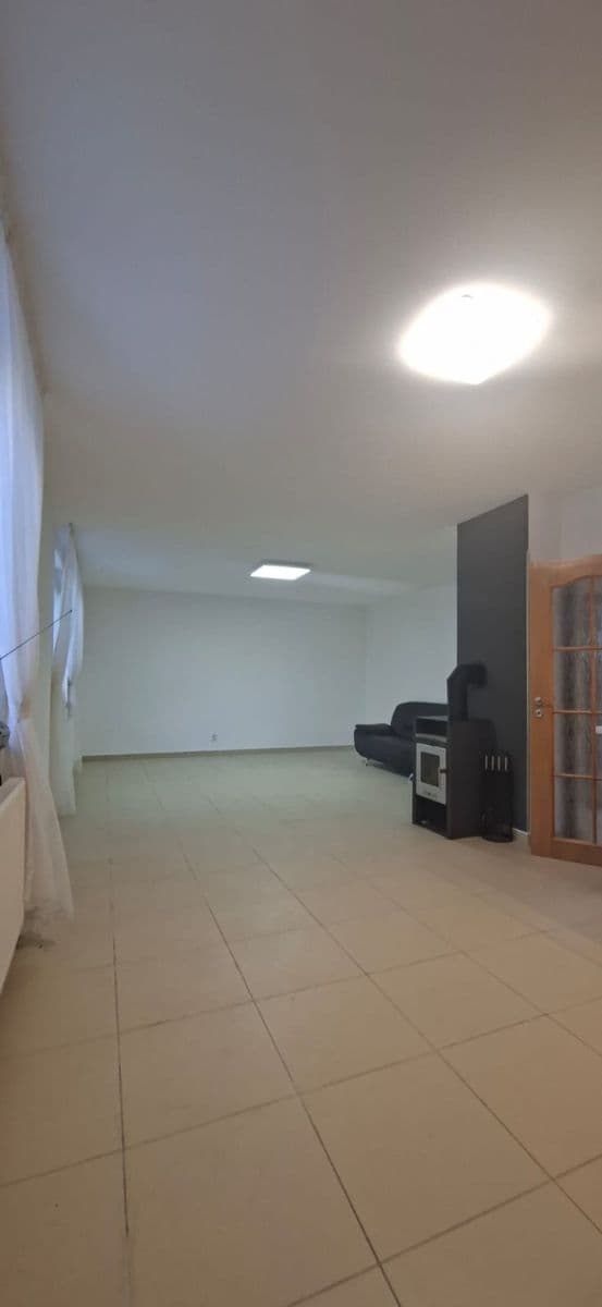 Prenájom bytu 2-izbový 74 m², Sv. Čecha, Neratovice, Středočeský kraj Prenájom bytu 2-izbový 74 m², Sv. Čecha, Neratovice, Středočeský kraj
