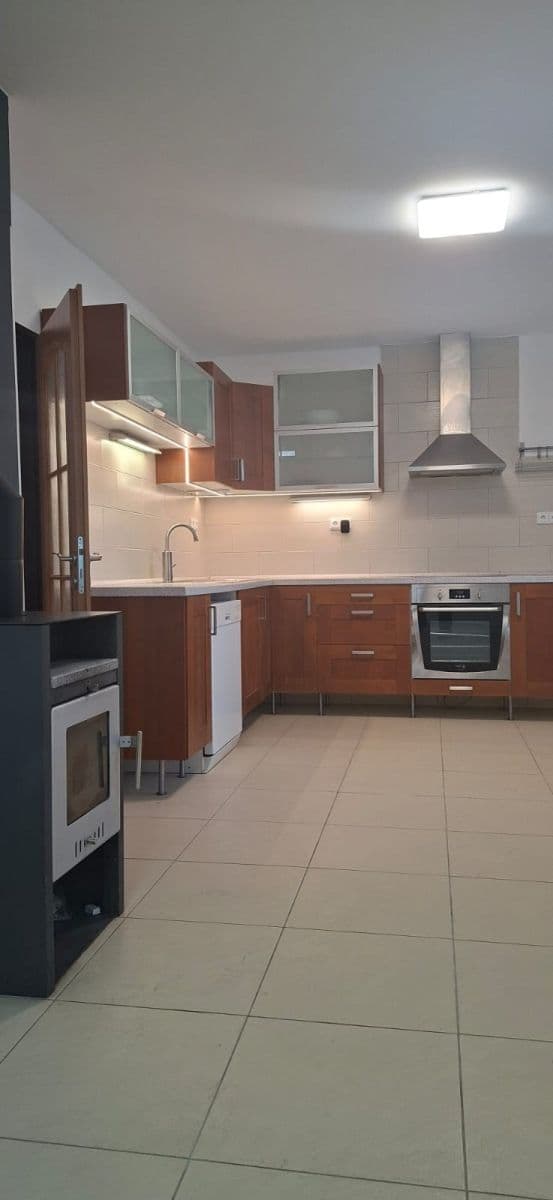 Prenájom bytu 2-izbový 74 m², Sv. Čecha, Neratovice, Středočeský kraj Prenájom bytu 2-izbový 74 m², Sv. Čecha, Neratovice, Středočeský kraj
