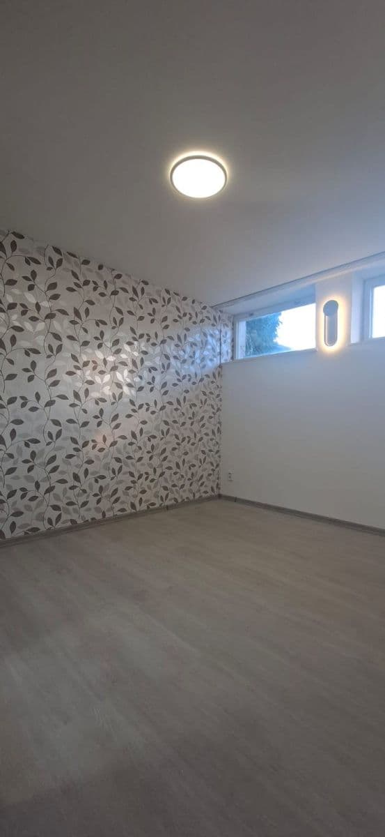 Prenájom bytu 2-izbový 74 m², Sv. Čecha, Neratovice, Středočeský kraj Prenájom bytu 2-izbový 74 m², Sv. Čecha, Neratovice, Středočeský kraj
