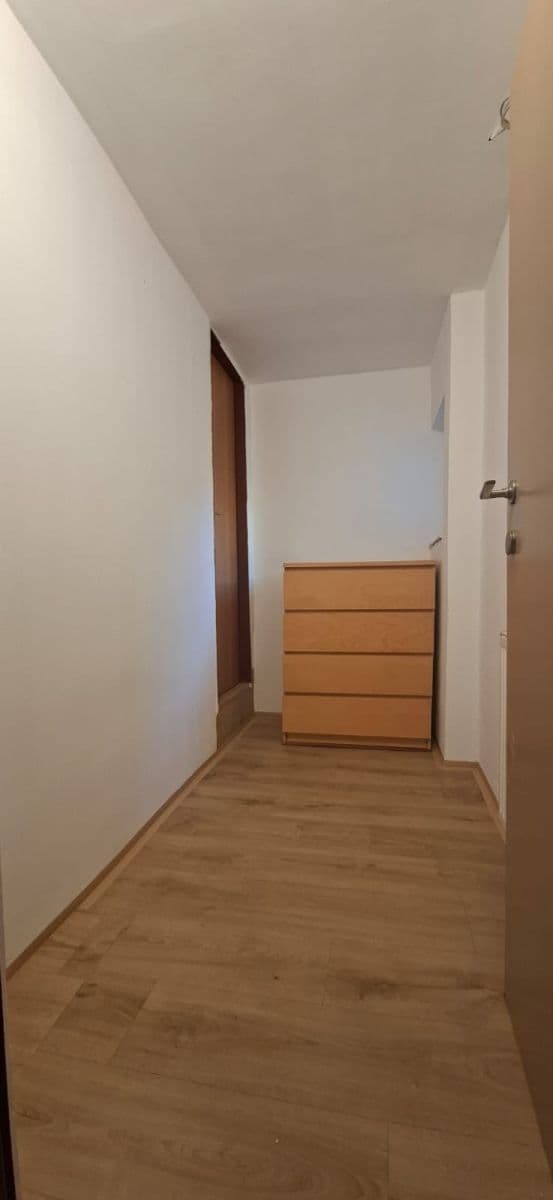 Prenájom bytu 2-izbový 74 m², Sv. Čecha, Neratovice, Středočeský kraj Prenájom bytu 2-izbový 74 m², Sv. Čecha, Neratovice, Středočeský kraj