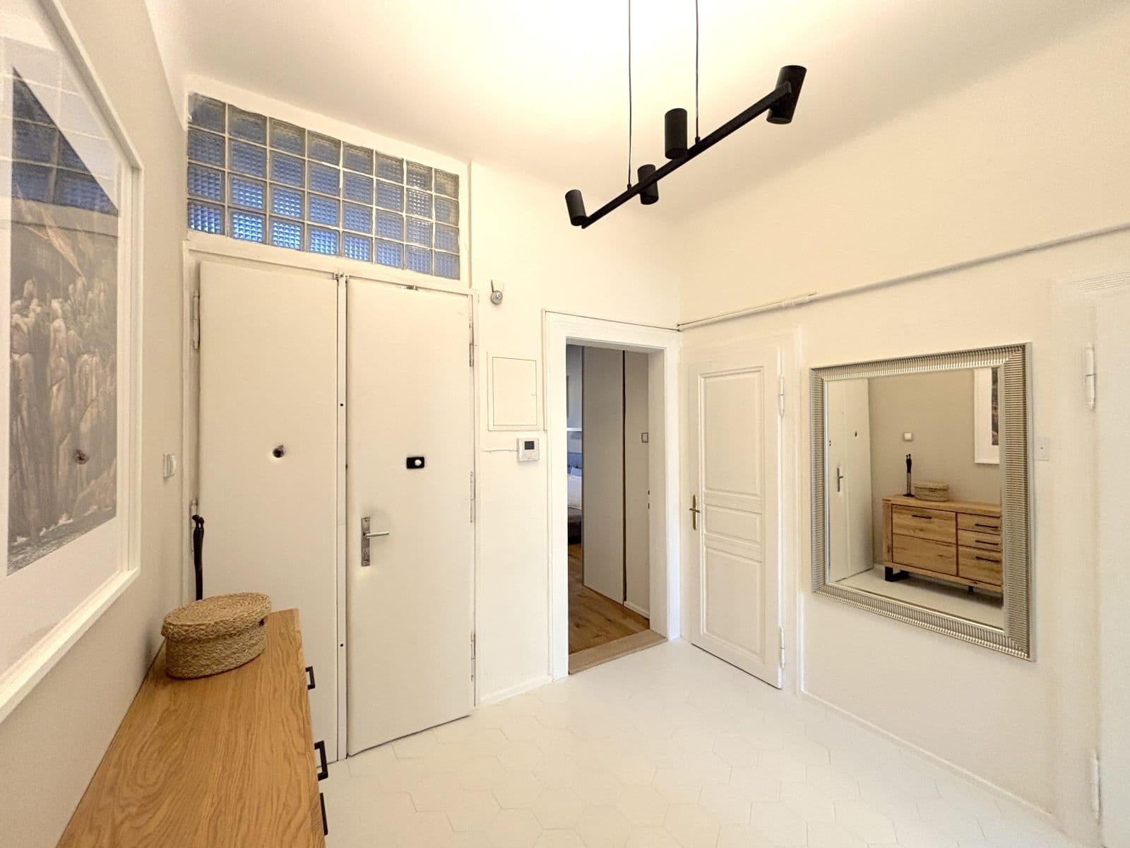 Prenájom bytu 53 m², náměstí Generála Kutlvašra, Praha, Praha Prenájom bytu 53 m², náměstí Generála Kutlvašra, Praha, Praha