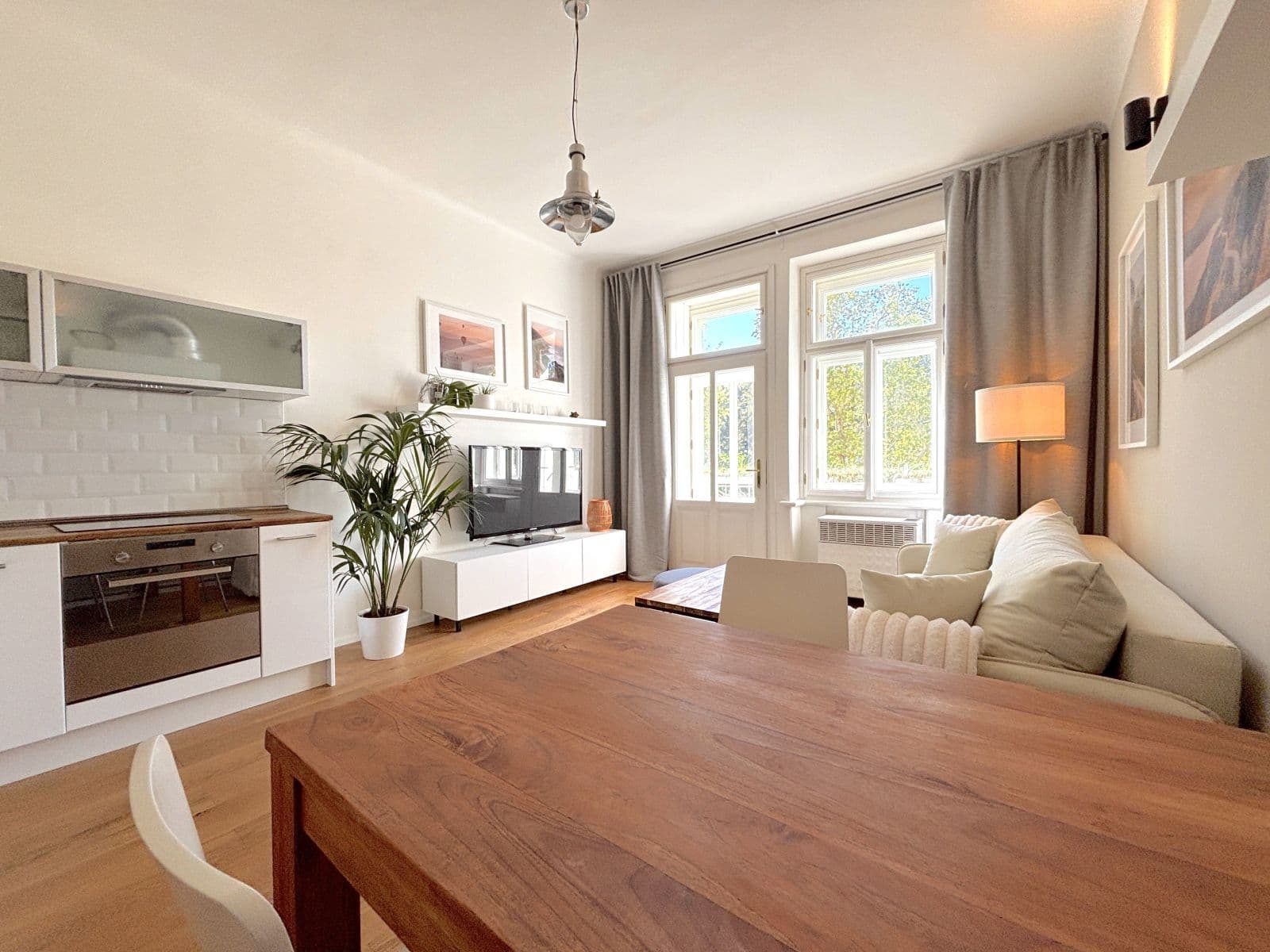 Prenájom bytu 53 m², náměstí Generála Kutlvašra, Praha, Praha Prenájom bytu 53 m², náměstí Generála Kutlvašra, Praha, Praha