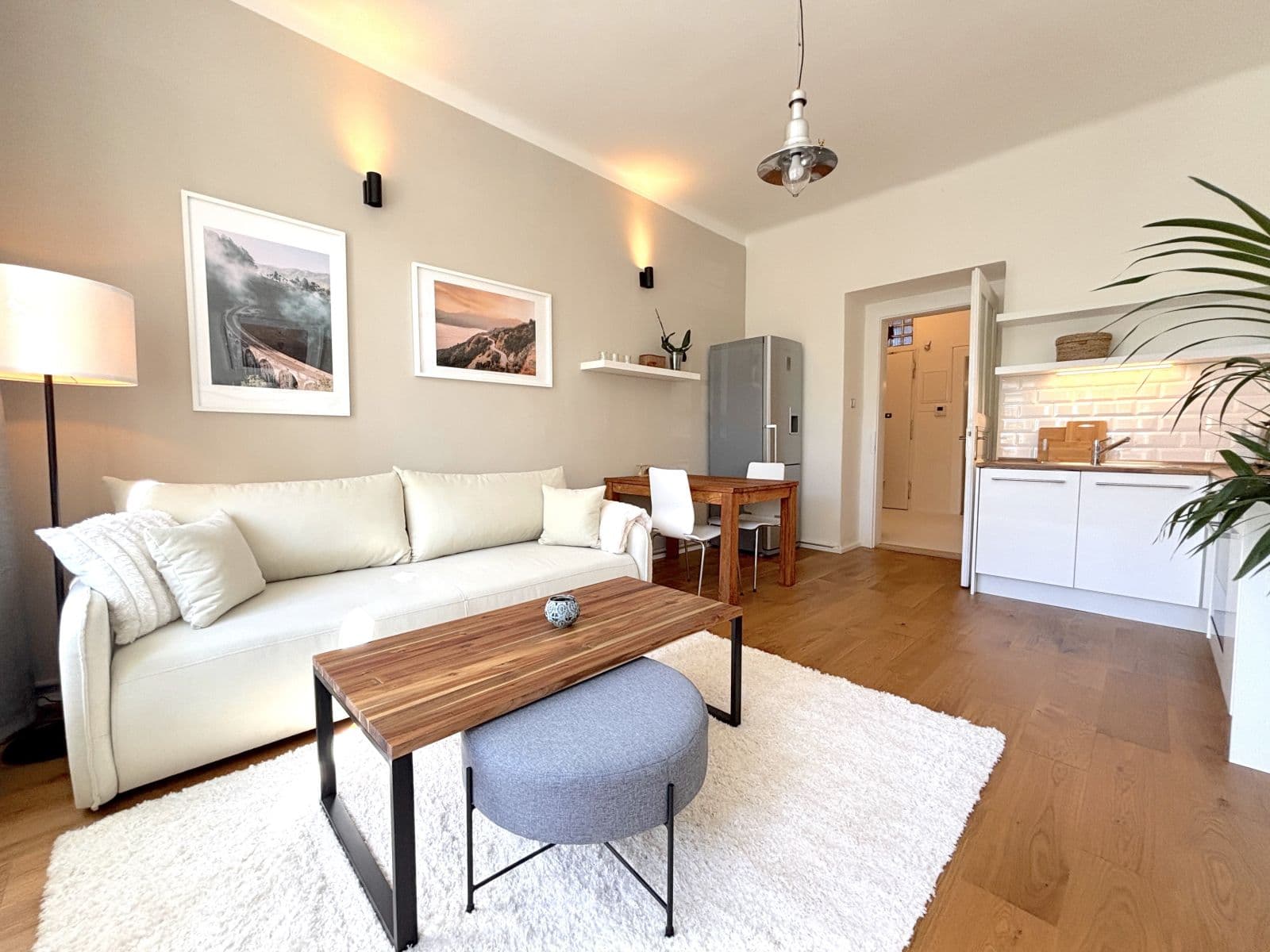 Prenájom bytu 53 m², náměstí Generála Kutlvašra, Praha, Praha Prenájom bytu 53 m², náměstí Generála Kutlvašra, Praha, Praha