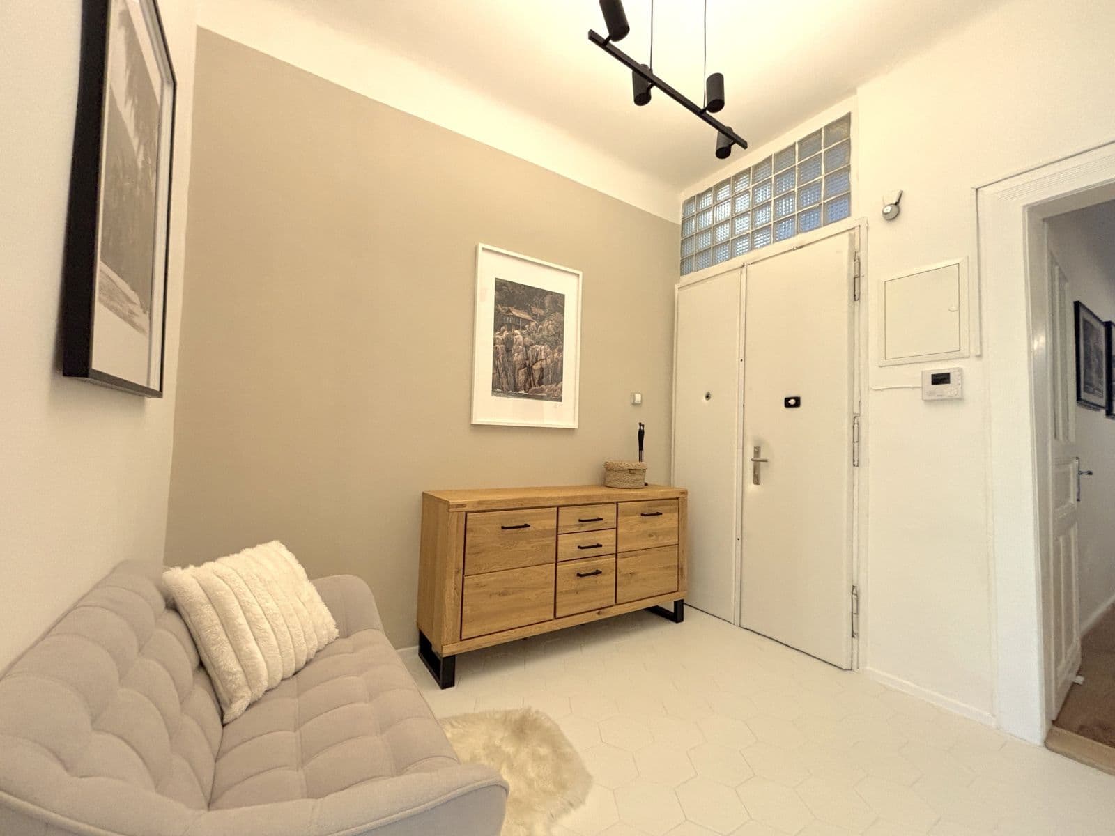 Prenájom bytu 53 m², náměstí Generála Kutlvašra, Praha, Praha Prenájom bytu 53 m², náměstí Generála Kutlvašra, Praha, Praha
