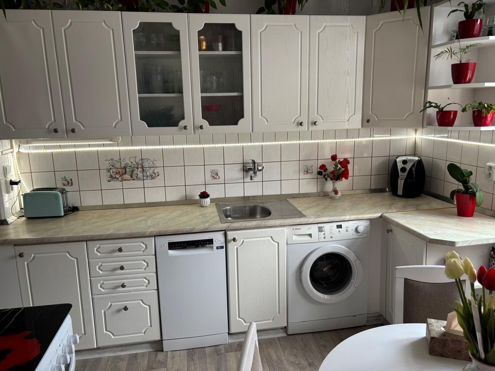 Prenájom bytu 3-izbový 76 m², T. G. Masaryka, Karlovy Vary, Karlovarský kraj Prenájom bytu 3-izbový 76 m², T. G. Masaryka, Karlovy Vary, Karlovarský kraj