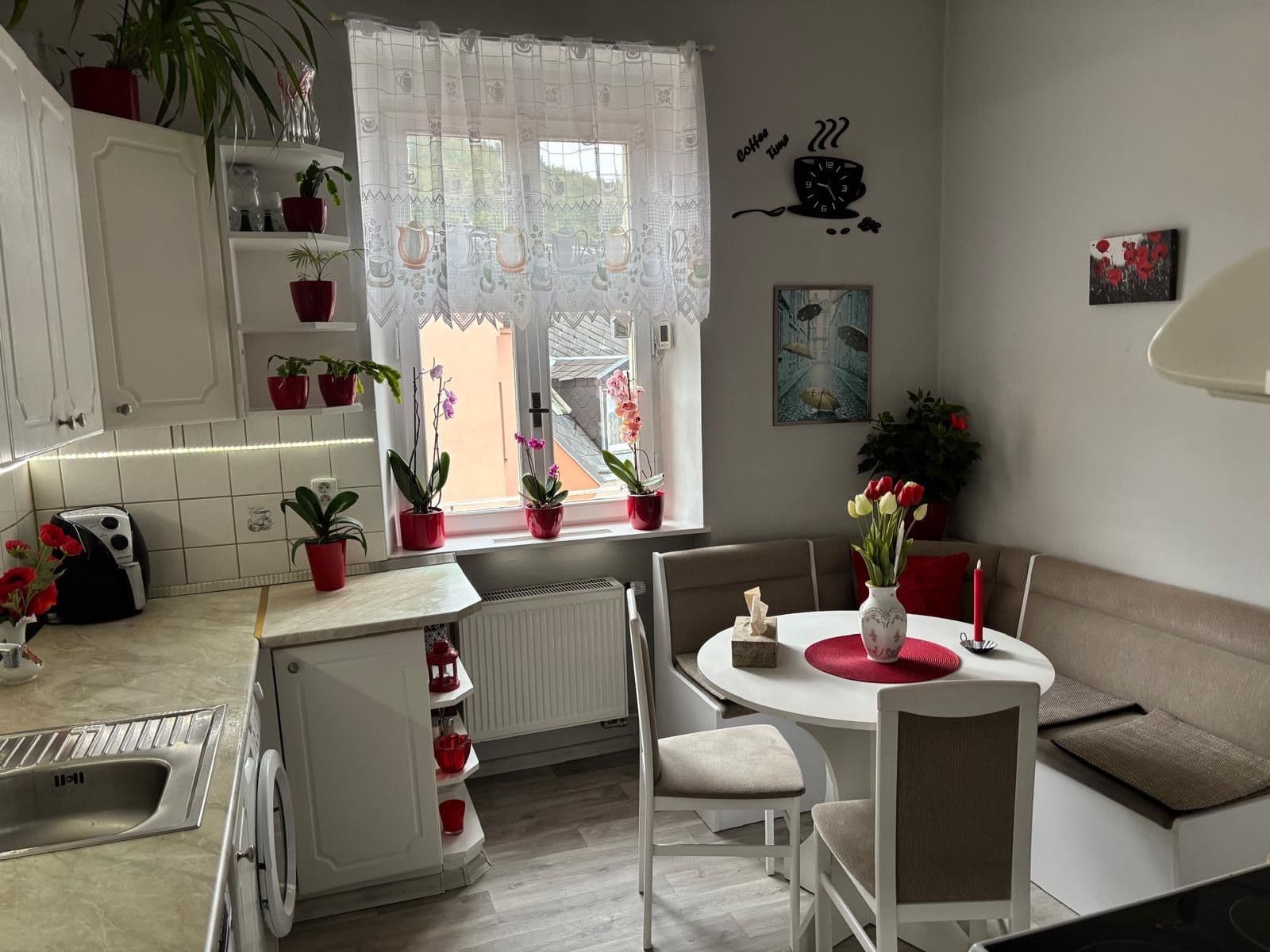 Prenájom bytu 3-izbový 76 m², T. G. Masaryka, Karlovy Vary, Karlovarský kraj Prenájom bytu 3-izbový 76 m², T. G. Masaryka, Karlovy Vary, Karlovarský kraj
