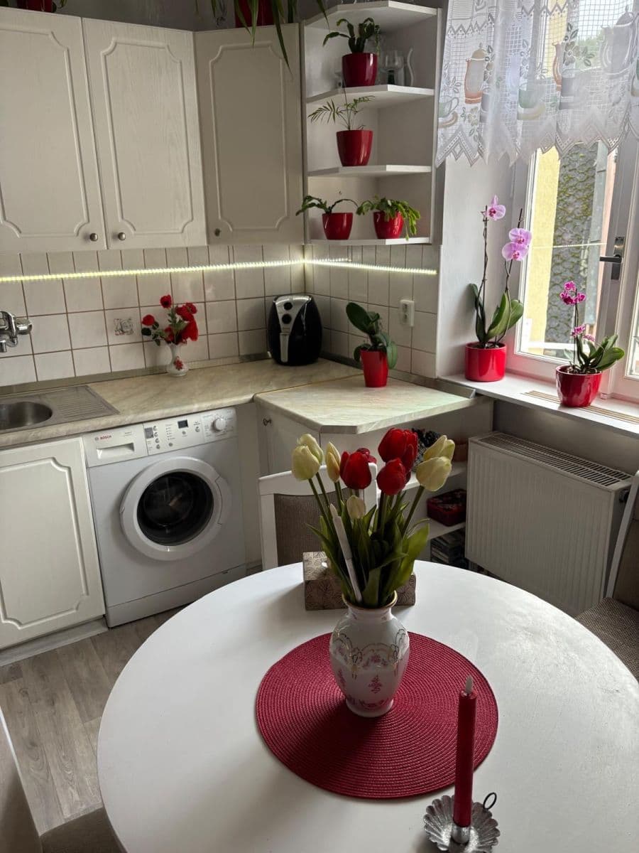 Prenájom bytu 3-izbový 76 m², T. G. Masaryka, Karlovy Vary, Karlovarský kraj Prenájom bytu 3-izbový 76 m², T. G. Masaryka, Karlovy Vary, Karlovarský kraj