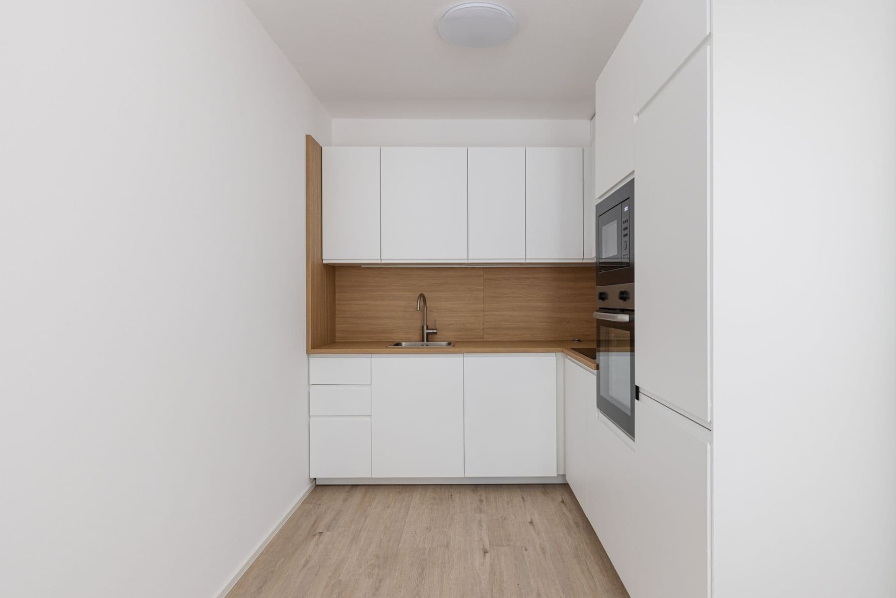 Prenájom bytu 2-izbový 49 m², Křižíkova, Praha, Praha Prenájom bytu 2-izbový 49 m², Křižíkova, Praha, Praha