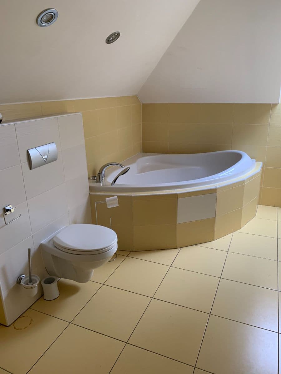 Prenájom bytu 2-izbový 86 m², Jeremenkova, Praha, Praha Prenájom bytu 2-izbový 86 m², Jeremenkova, Praha, Praha