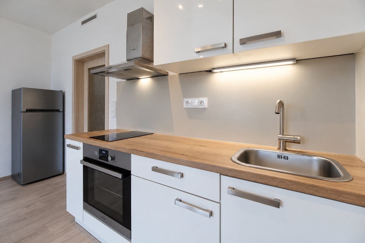 Prenájom bytu 1-izbový 30 m², Františka Diviše, Praha, Praha Prenájom bytu 1-izbový 30 m², Františka Diviše, Praha, Praha
