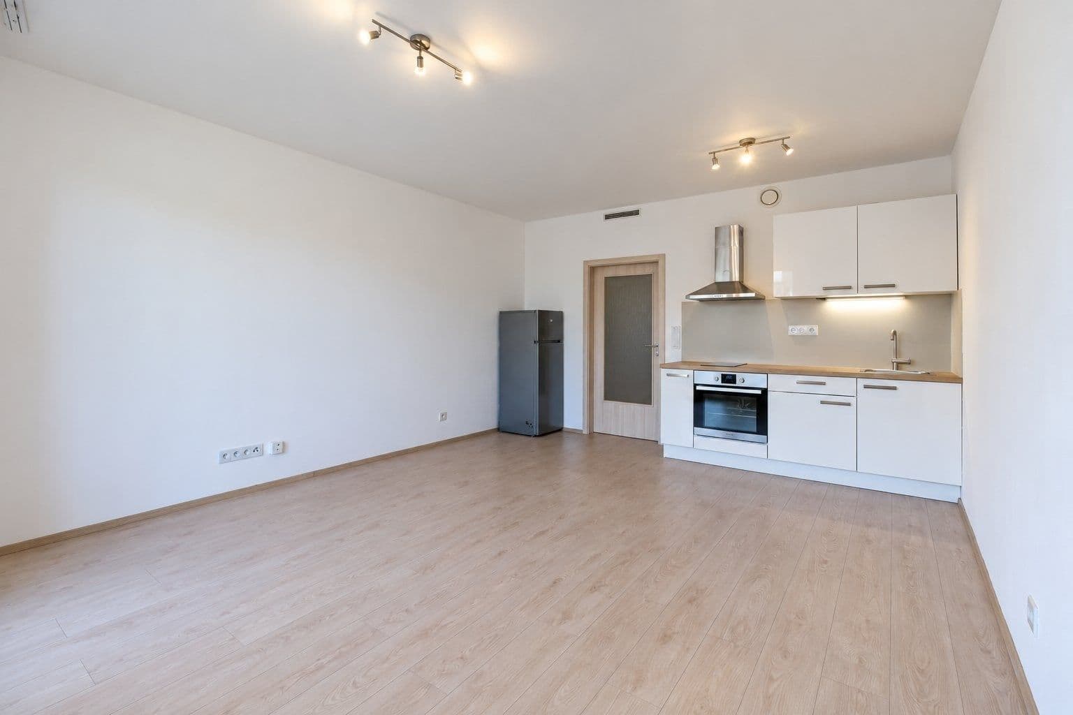 Prenájom bytu 1-izbový 30 m², Františka Diviše, Praha, Praha Prenájom bytu 1-izbový 30 m², Františka Diviše, Praha, Praha