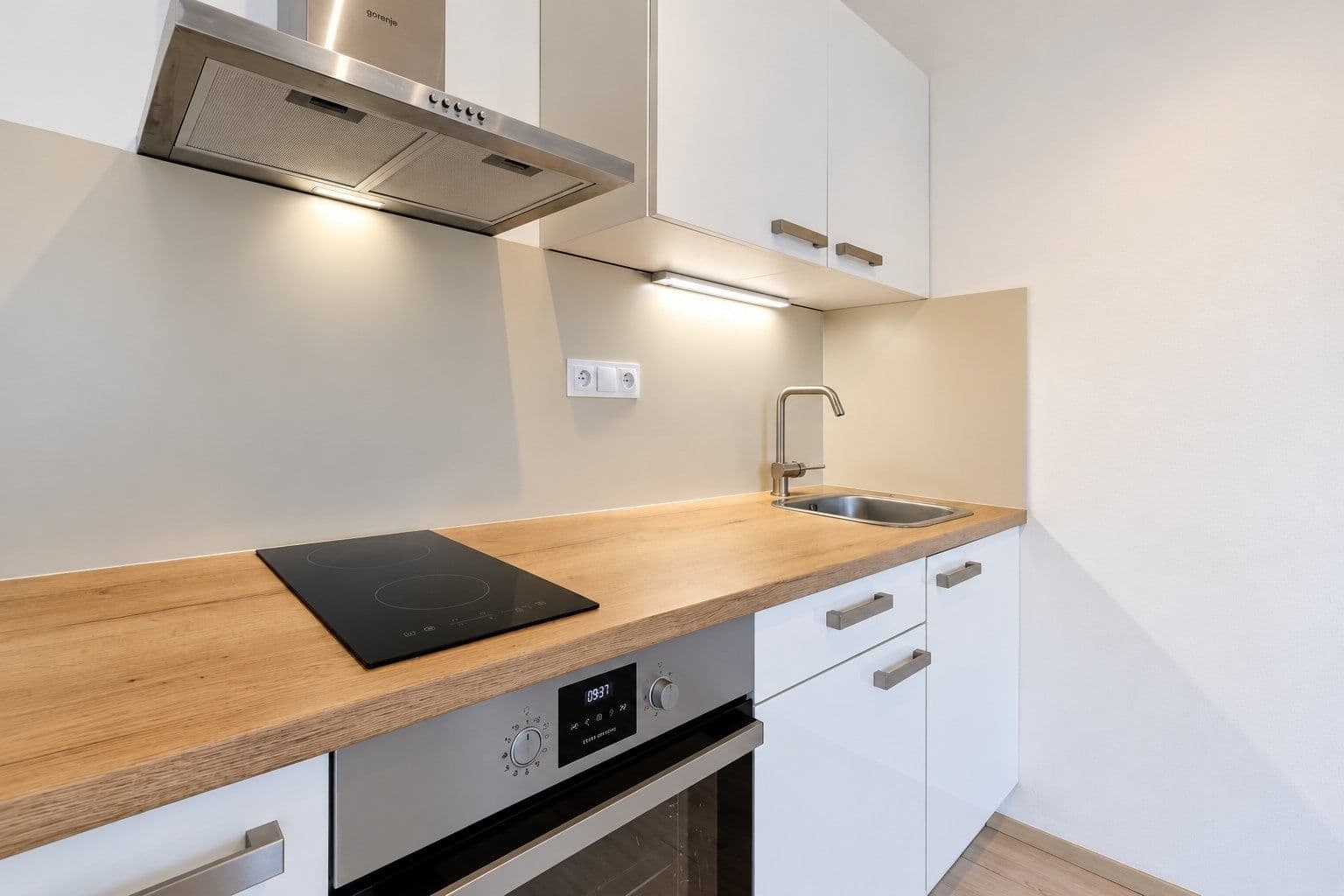 Prenájom bytu 1-izbový 30 m², Františka Diviše, Praha, Praha Prenájom bytu 1-izbový 30 m², Františka Diviše, Praha, Praha