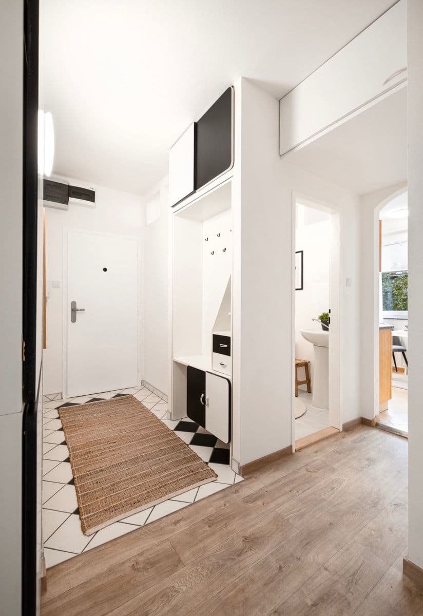 Predaj bytu 4-izbový 72 m², Družební, Olomouc, Olomoucký kraj Predaj bytu 4-izbový 72 m², Družební, Olomouc, Olomoucký kraj