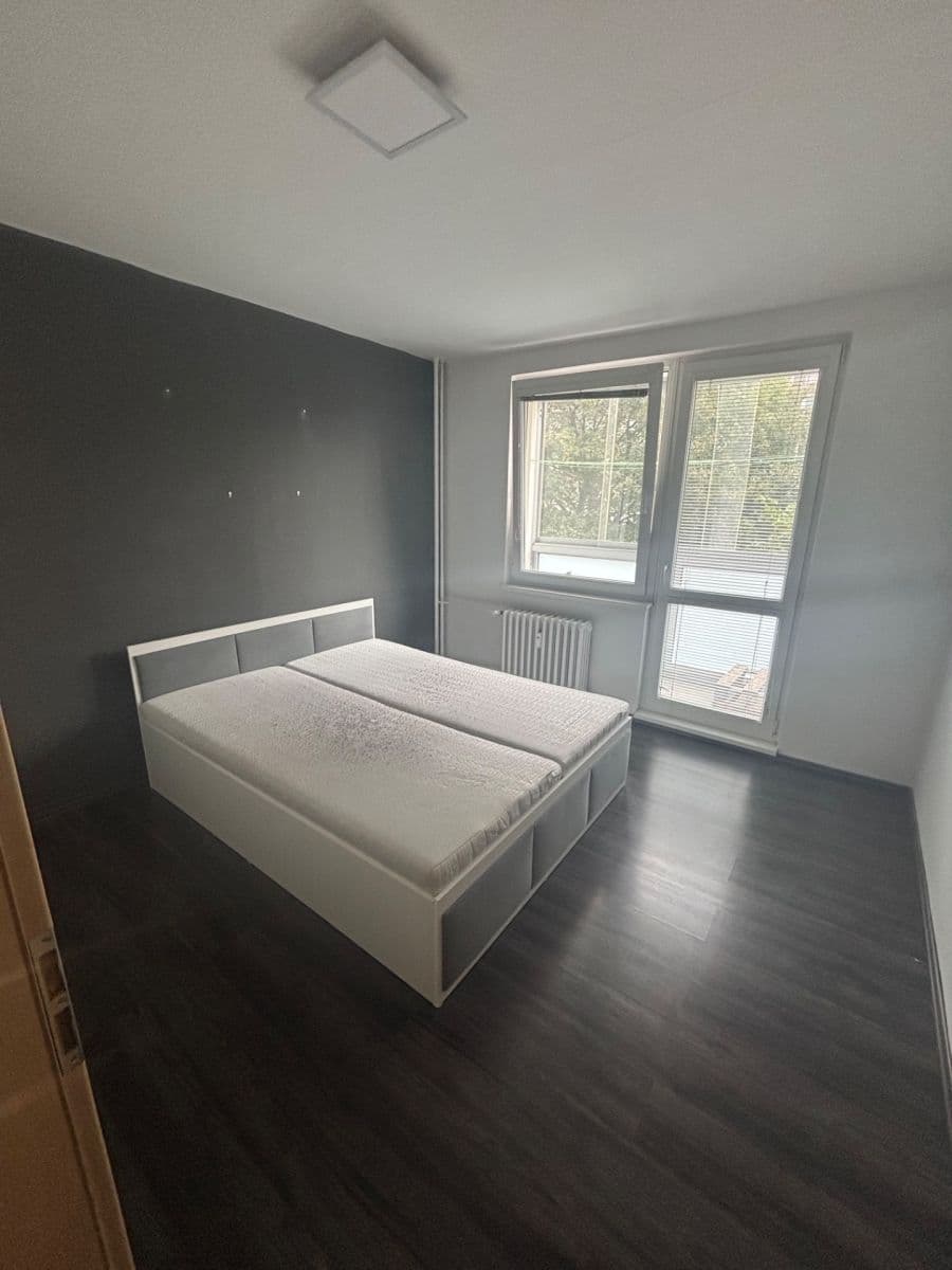 Prenájom bytu 3-izbový 75 m², Na Šancích, Chrudim, Pardubický kraj Prenájom bytu 3-izbový 75 m², Na Šancích, Chrudim, Pardubický kraj