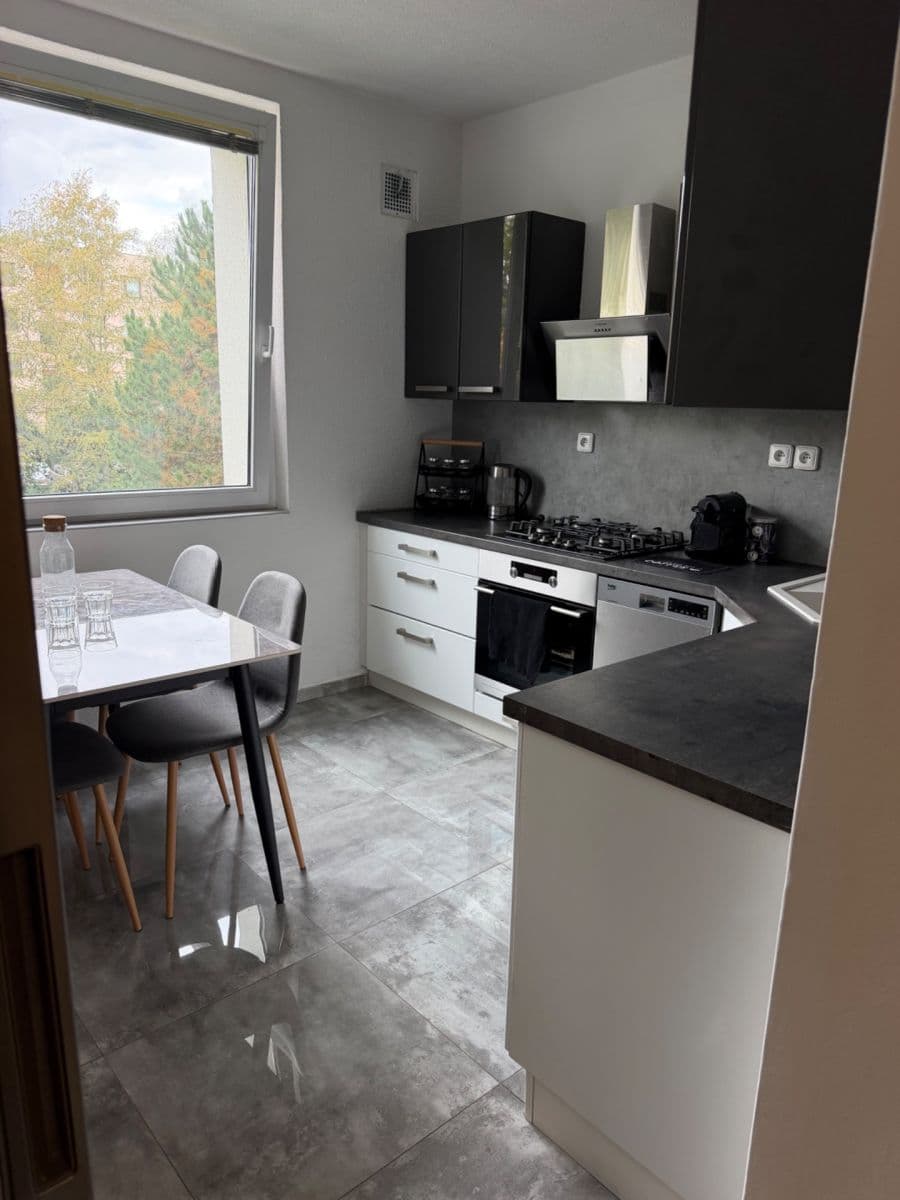 Prenájom bytu 3-izbový 75 m², Na Šancích, Chrudim, Pardubický kraj Prenájom bytu 3-izbový 75 m², Na Šancích, Chrudim, Pardubický kraj