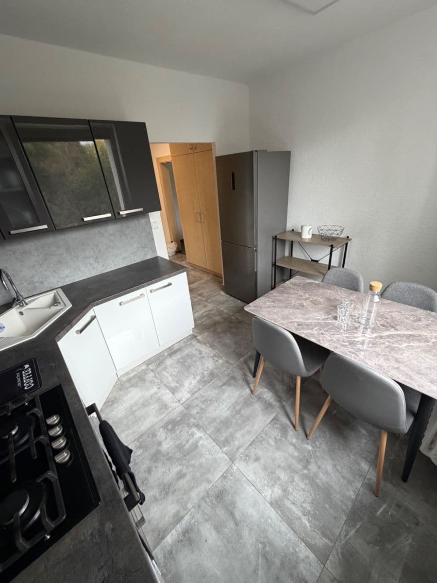 Prenájom bytu 3-izbový 75 m², Na Šancích, Chrudim, Pardubický kraj Prenájom bytu 3-izbový 75 m², Na Šancích, Chrudim, Pardubický kraj