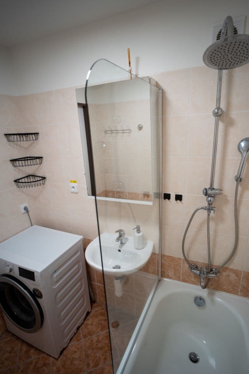 Prenájom bytu 3-izbový 72 m², Plevenská, Praha, Praha Prenájom bytu 3-izbový 72 m², Plevenská, Praha, Praha