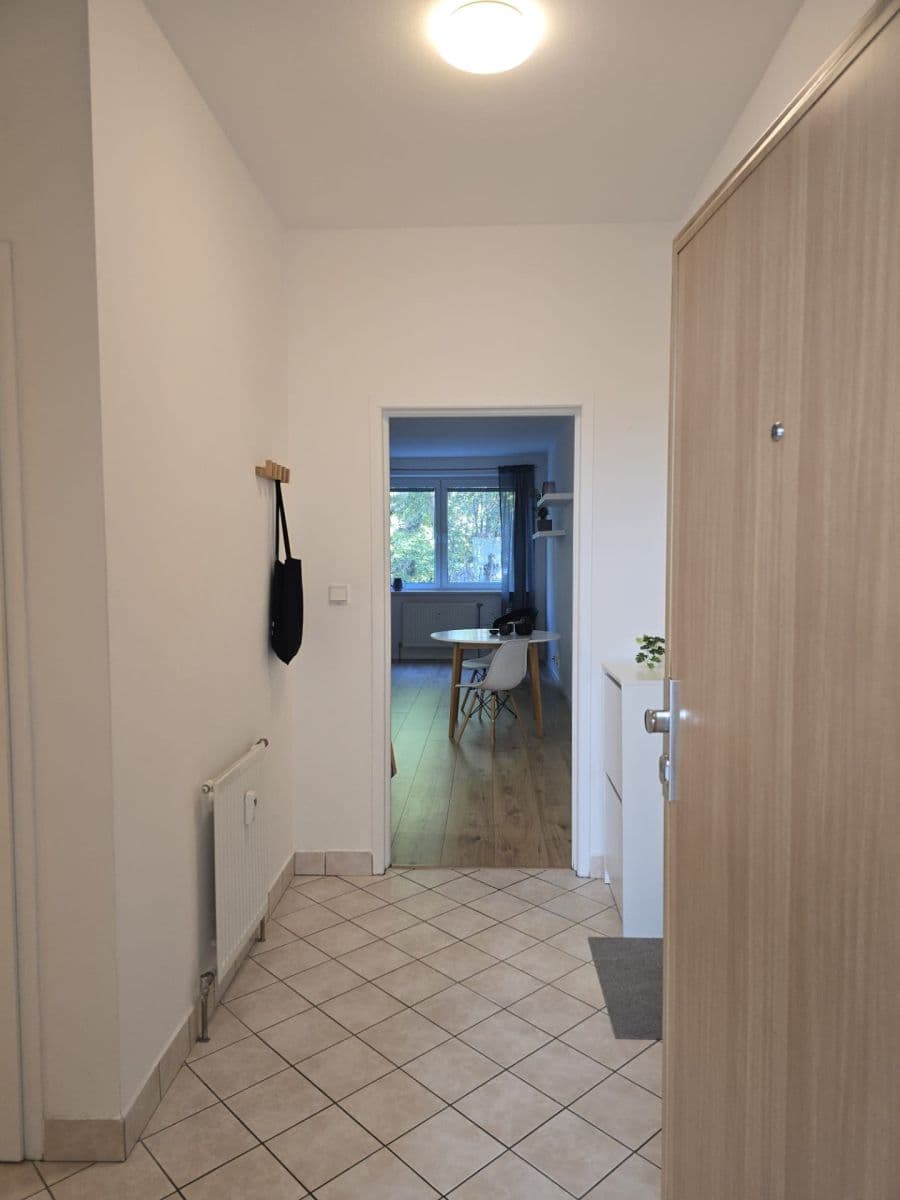 Prenájom bytu Garsoniéra 44 m², Papraďová, Ružinov, Bratislavský kraj Prenájom bytu Garsoniéra 44 m², Papraďová, Ružinov, Bratislavský kraj