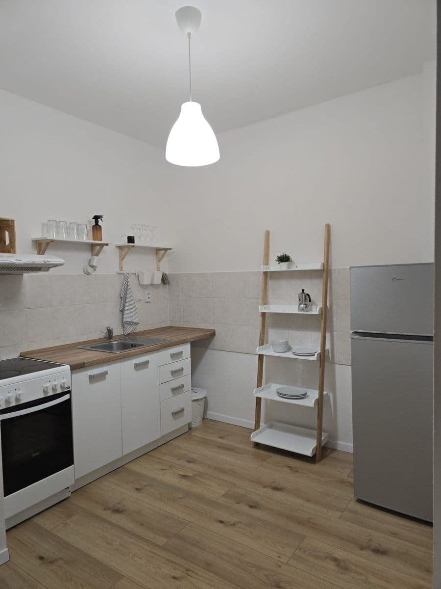 Prenájom bytu Garsoniéra 44 m², Papraďová, Ružinov, Bratislavský kraj Prenájom bytu Garsoniéra 44 m², Papraďová, Ružinov, Bratislavský kraj