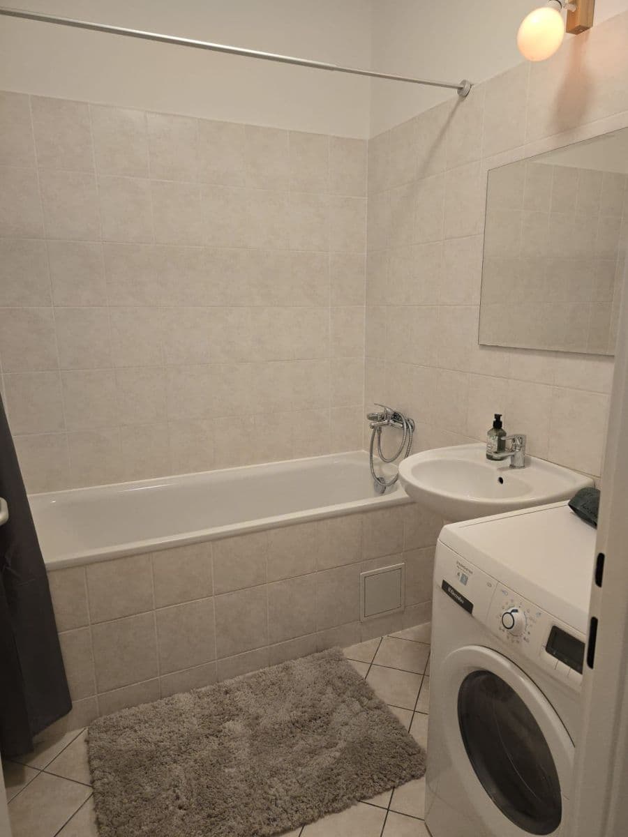 Prenájom bytu Garsoniéra 44 m², Papraďová, Ružinov, Bratislavský kraj Prenájom bytu Garsoniéra 44 m², Papraďová, Ružinov, Bratislavský kraj