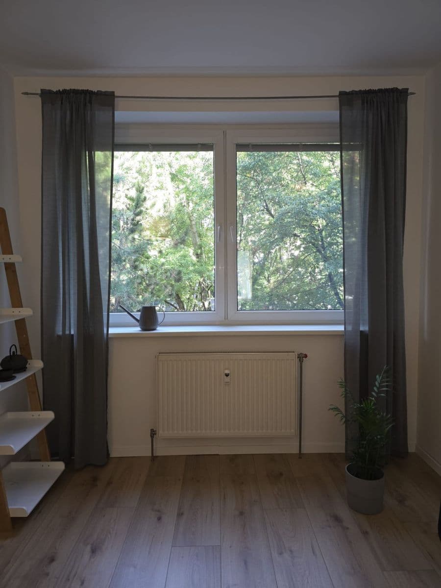 Prenájom bytu Garsoniéra 44 m², Papraďová, Ružinov, Bratislavský kraj Prenájom bytu Garsoniéra 44 m², Papraďová, Ružinov, Bratislavský kraj