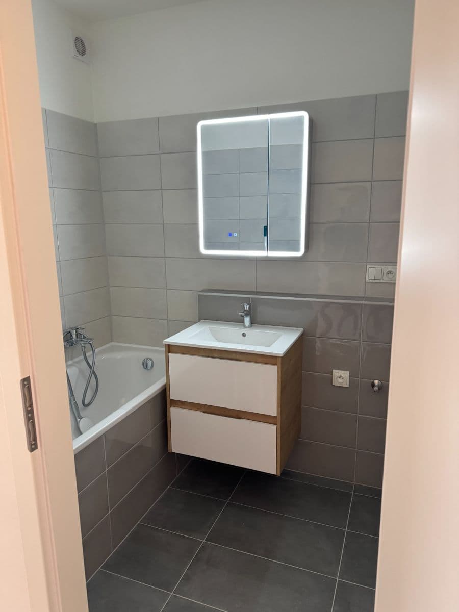 Prenájom bytu 2-izbový 41 m², Vestecká, Nehvizdy, Středočeský kraj Prenájom bytu 2-izbový 41 m², Vestecká, Nehvizdy, Středočeský kraj