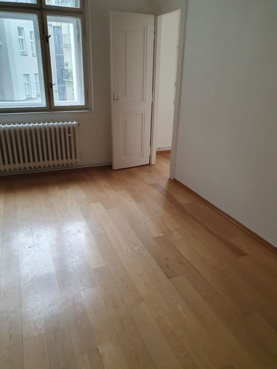 Prenájom bytu 3-izbový 100 m², U Starého hřbitova, Praha, Praha Prenájom bytu 3-izbový 100 m², U Starého hřbitova, Praha, Praha