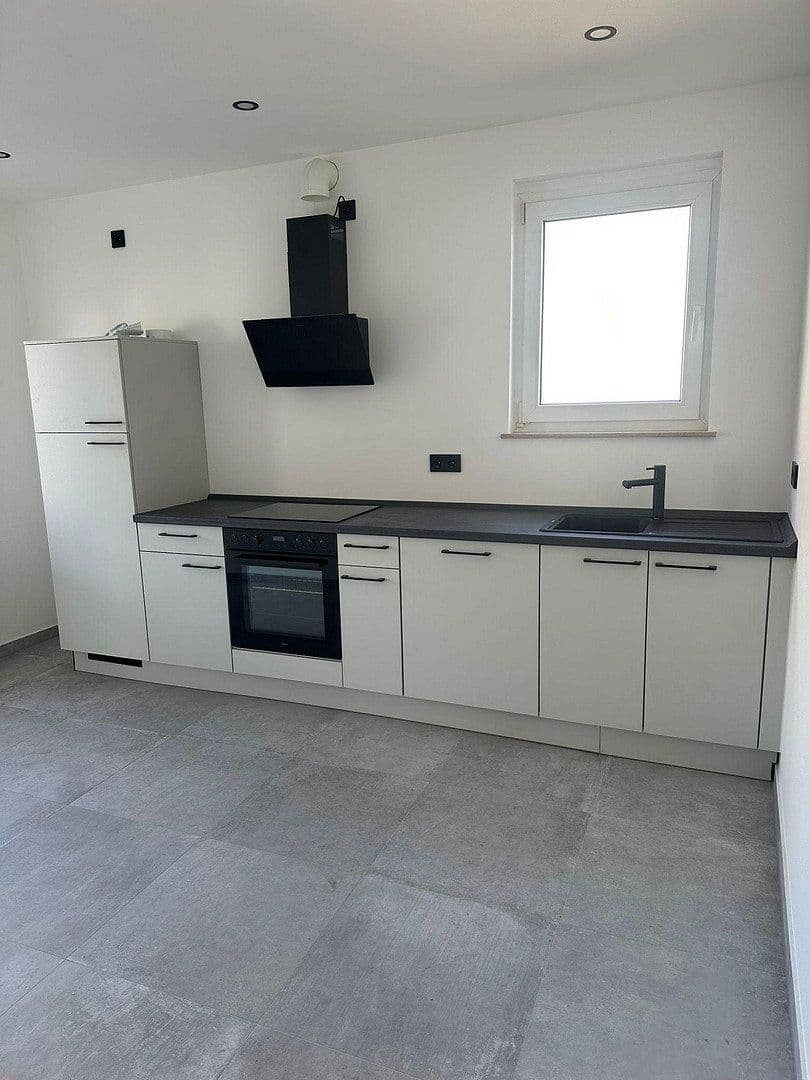 Prenájom bytu 4-izbový 100 m², Obereisesheimer Straße 21, Heilbronn, Bádensko-Wurttembersko Prenájom bytu 4-izbový 100 m², Obereisesheimer Straße 21, Heilbronn, Bádensko-Wurttembersko