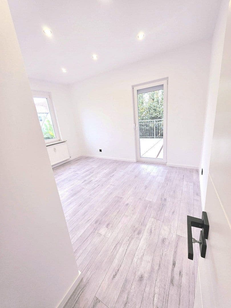 Prenájom bytu 4-izbový 100 m², Obereisesheimer Straße 21, Heilbronn, Bádensko-Wurttembersko Prenájom bytu 4-izbový 100 m², Obereisesheimer Straße 21, Heilbronn, Bádensko-Wurttembersko
