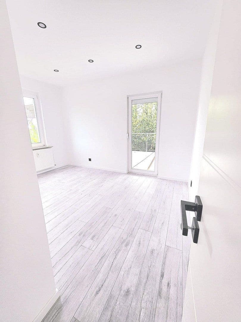 Prenájom bytu 4-izbový 100 m², Obereisesheimer Straße 21, Heilbronn, Bádensko-Wurttembersko Prenájom bytu 4-izbový 100 m², Obereisesheimer Straße 21, Heilbronn, Bádensko-Wurttembersko