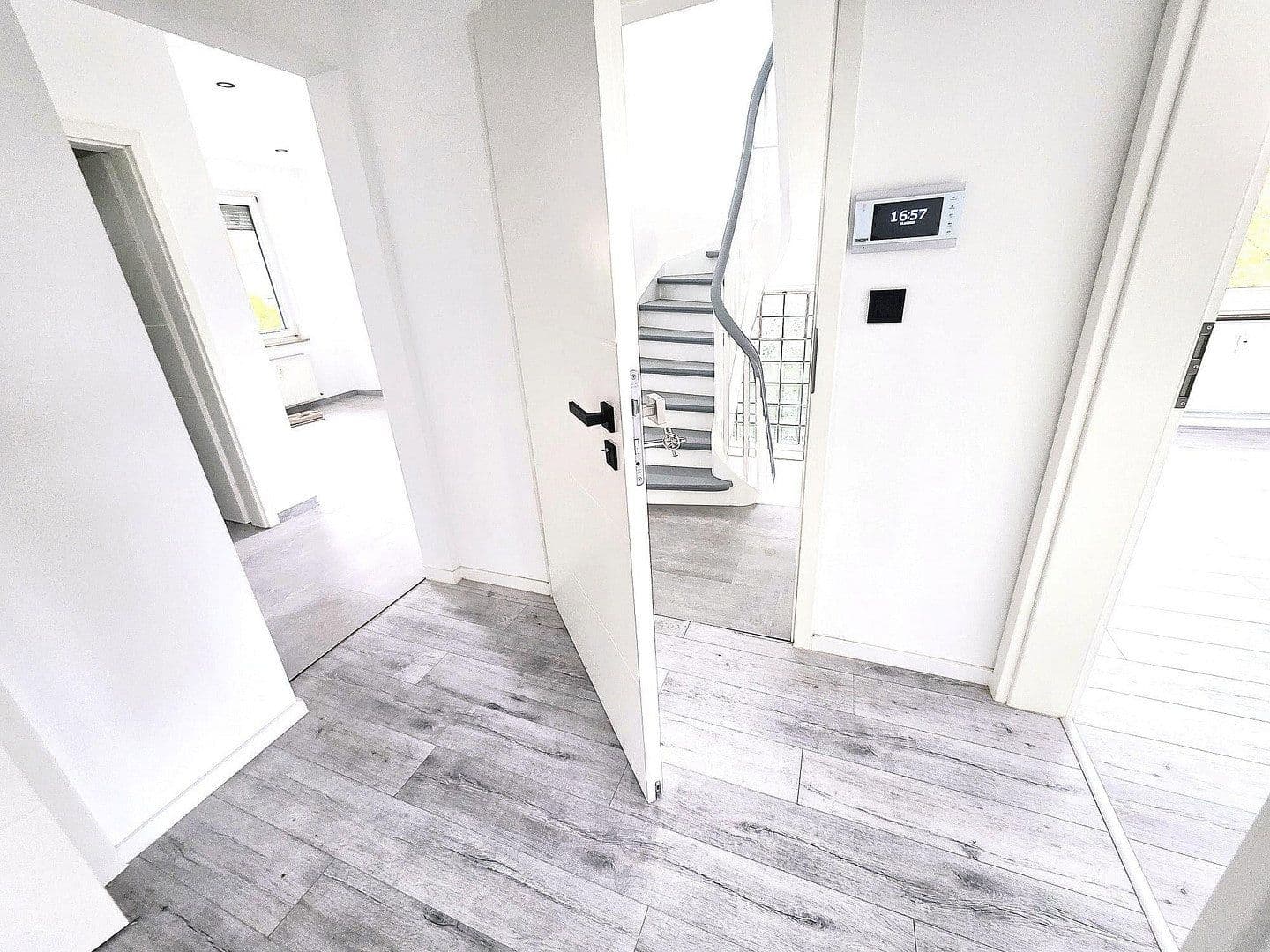 Prenájom bytu 4-izbový 100 m², Obereisesheimer Straße 21, Heilbronn, Bádensko-Wurttembersko Prenájom bytu 4-izbový 100 m², Obereisesheimer Straße 21, Heilbronn, Bádensko-Wurttembersko