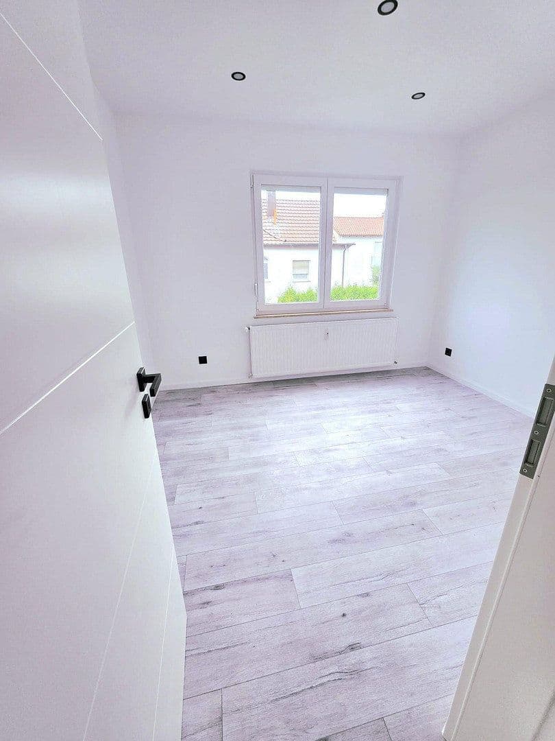Prenájom bytu 4-izbový 100 m², Obereisesheimer Straße 21, Heilbronn, Bádensko-Wurttembersko Prenájom bytu 4-izbový 100 m², Obereisesheimer Straße 21, Heilbronn, Bádensko-Wurttembersko